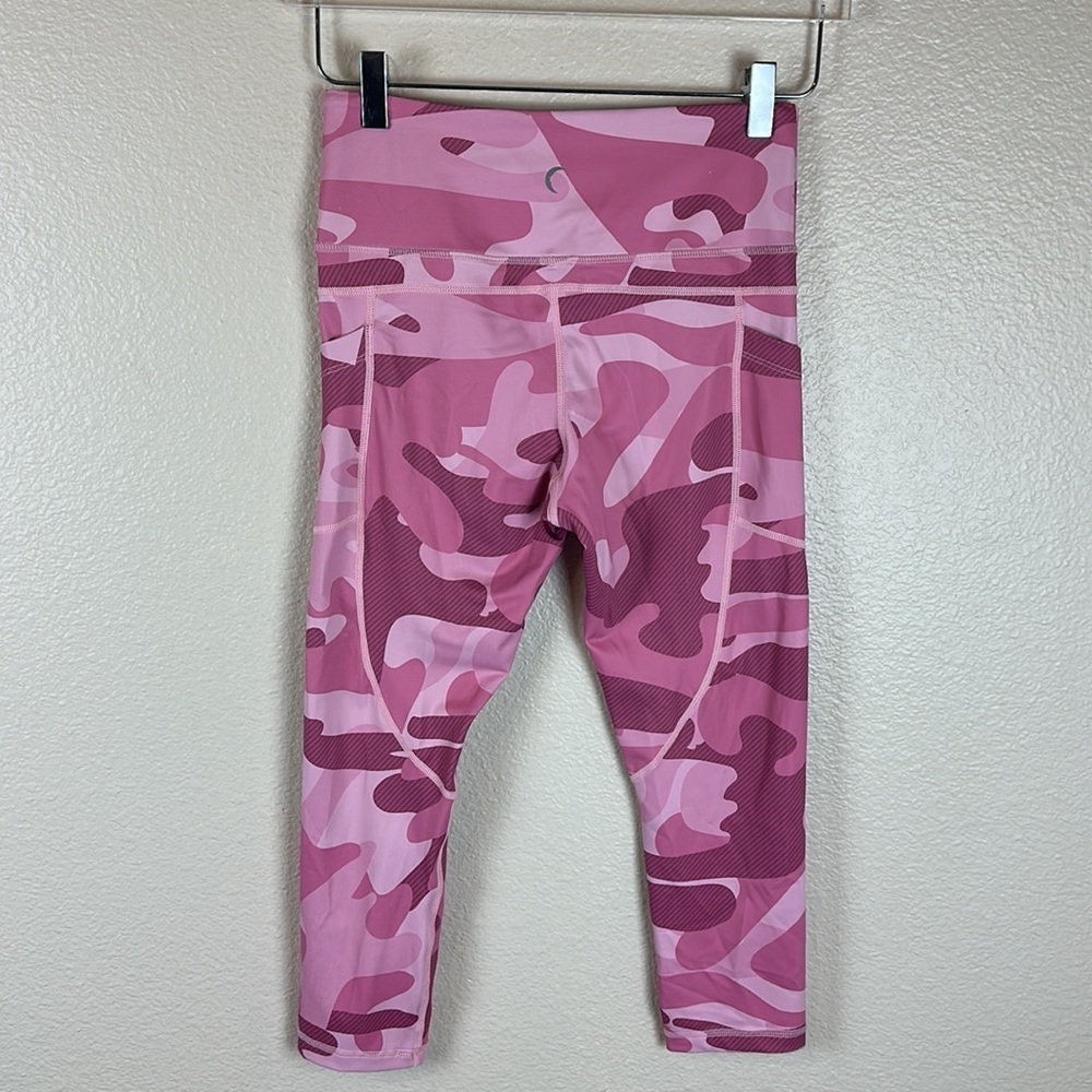ZYIA LIGHT N TIGHT HIGH WAISTED PINK CAMO CAPRIS 20”LEGGINGS - Picture 7 of 8